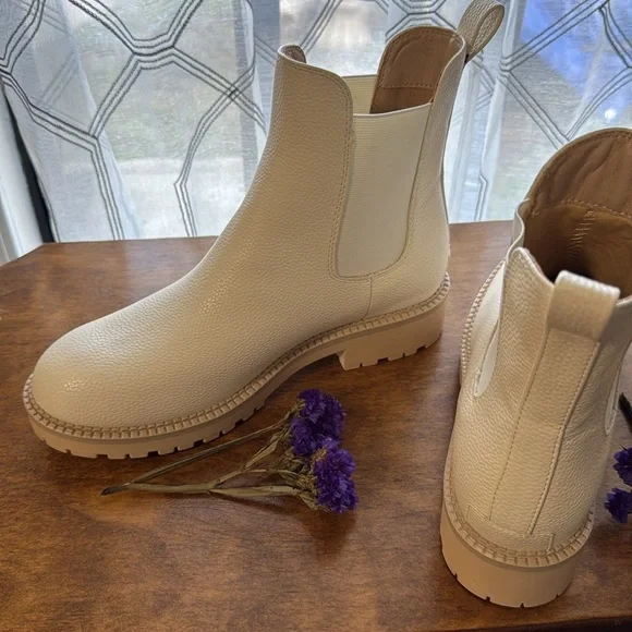 ZBY Cream Chelsea Boots - Picture 5 of 8